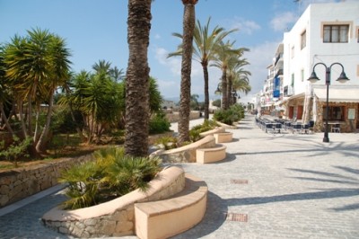 Leere Strandpromenade in Moraira, März 2010