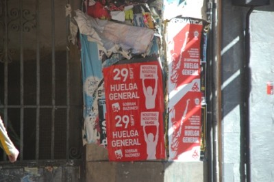 Huelga1.JPG (149.9 KiB) 2289 mal betrachtet Hier werden speziell Frauen angesprochen, mit zu streiken.