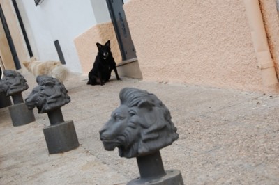 Wir parken vor einem der originellen Poller in Úbeda.