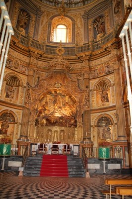 Der Altar derselben Kirche.