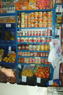 Ultramarino 1.jpg (887.53 KiB) 7194 mal betrachtet Sorgfältig aufgestapelte Dosen - das Etikett muss nach vorne zeigen.