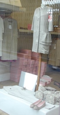 Kleines Modegeschäft mit eigenem Designerlabel