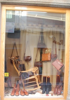 Leder-Accessoires im Landhausstil