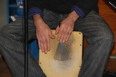 3-Eisenbesen (Sraper).JPG (124.88 KiB) 13808 mal betrachtet Begleitung: Musik mit dem Eisenbesen
