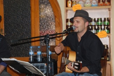 4-José Amador DSC_0251.JPG (150.65 KiB) 11638 mal betrachtet Sänger und Gitarrist José Amador