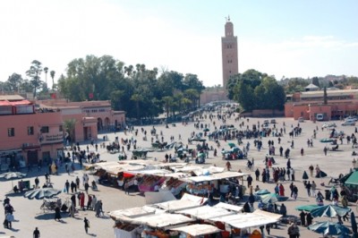 Wir verlassen das Hotel Richtung Place Djamâa el-Fna, das ist der historische „Platz der Gehenkten“.