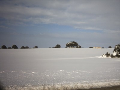 Schnee.JPG (53.83 KiB) 3867 mal betrachtet Vor 4 Jahren: Reichlich Schnee in Spanien: Foto vom 27. Januar 2007