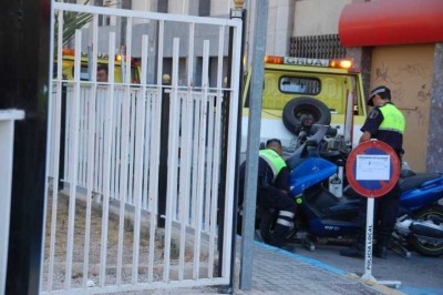 Parken.JPG (105.07 KiB) 5943 mal betrachtet Motorräder werden von in Elche abgeschleppt.
