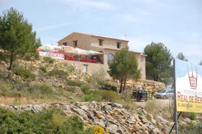 DSC_1014.JPG (108.89 KiB) 4039 mal betrachtet Das Restaurant von unten gesehen, von der Terrasse hat man sicher einen schönen Blick auf die Sierra Bernia.