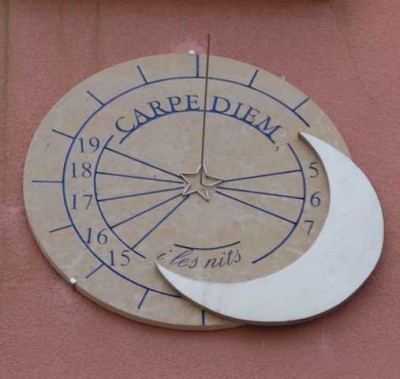 Carpe Diem.JPG (49.2 KiB) 2674 mal betrachtet zu deutsch: „genieße/pflücke den Tag“