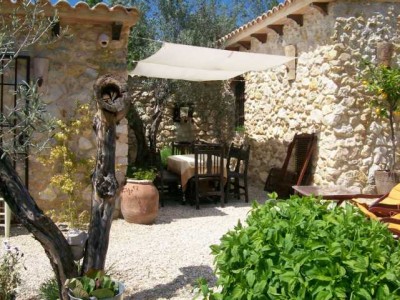 Sonnensegel.JPG (65 KiB) 1854 mal betrachtet Innenhof vorher: Sonnensegel